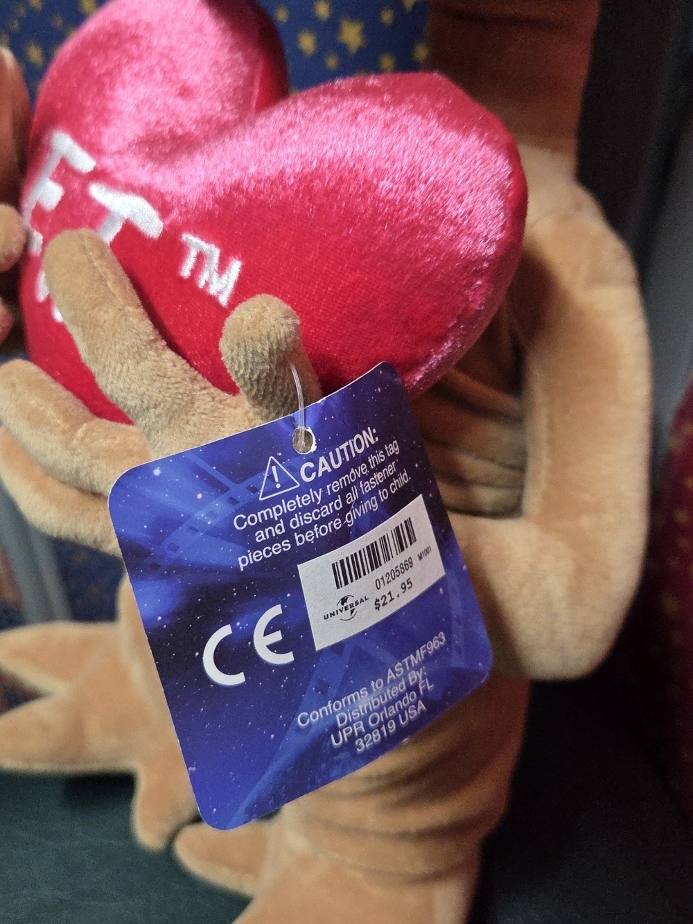 **E.T. Plush Toy Holding Red Heart - Universal Studios Tag** - Picture 7 of 13